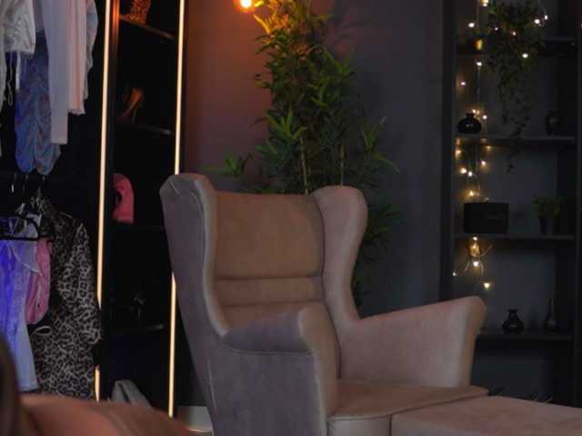 EvelynEvyy's BongaCams show and profile