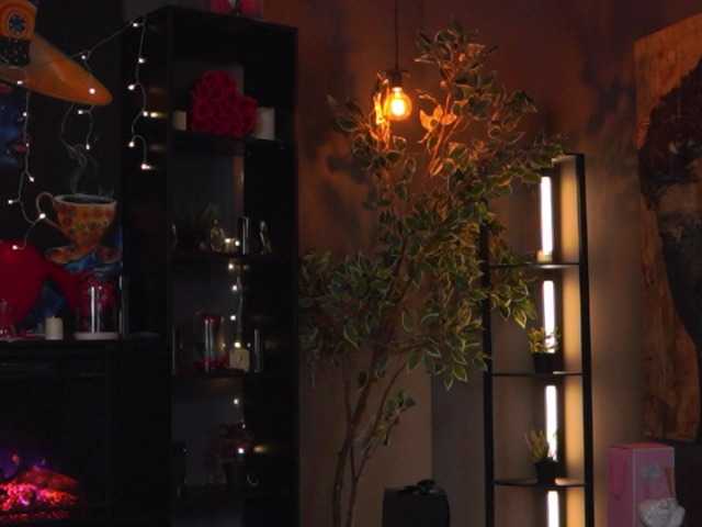 EvelynEvyy's BongaCams show and profile