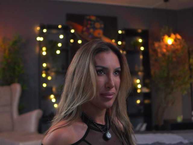 EvelynEvyy's BongaCams show and profile