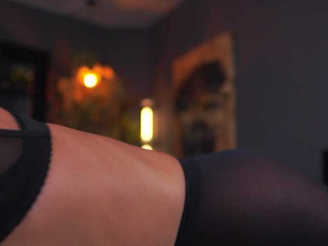 EvelynEvyy's BongaCams show and profile