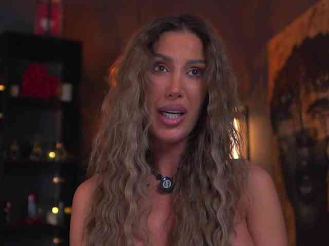 EvelynEvyy Live Webcam on BongaCams