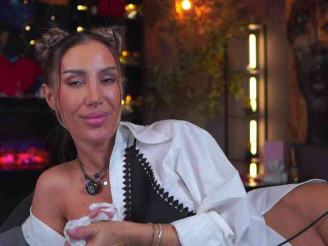 EvelynEvyy Live Webcam on BongaCams