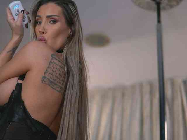 EvelynEvyy EvelynEvyy