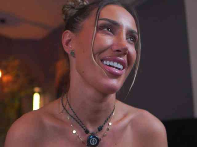 EvelynEvyy Live Webcam on BongaCams