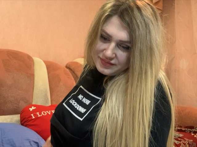 Offline yourMolly on BongaCams