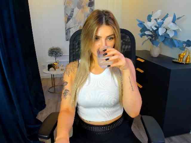 SelenaMoonlight webcam