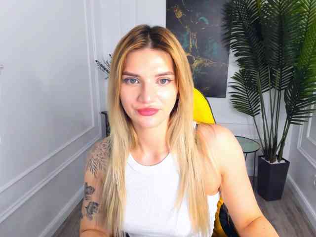 SelenaMoonlight webcam
