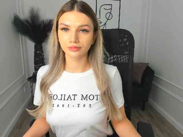 horny chatroom SelenaMoonlight