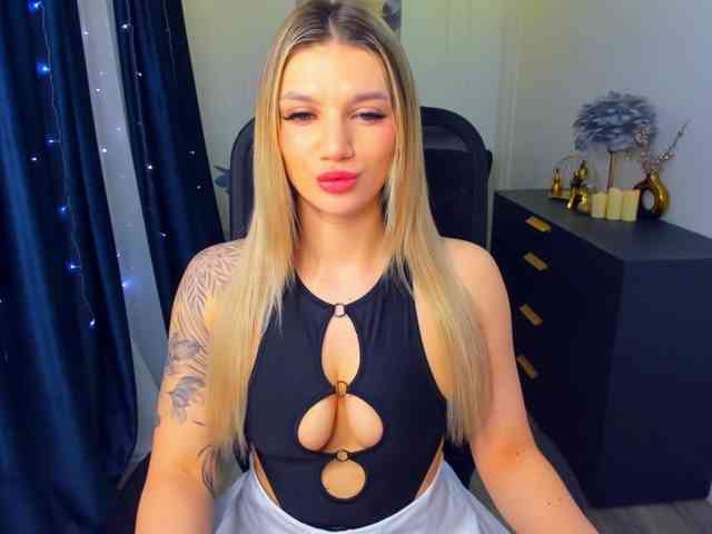 SelenaMoonlight webcam