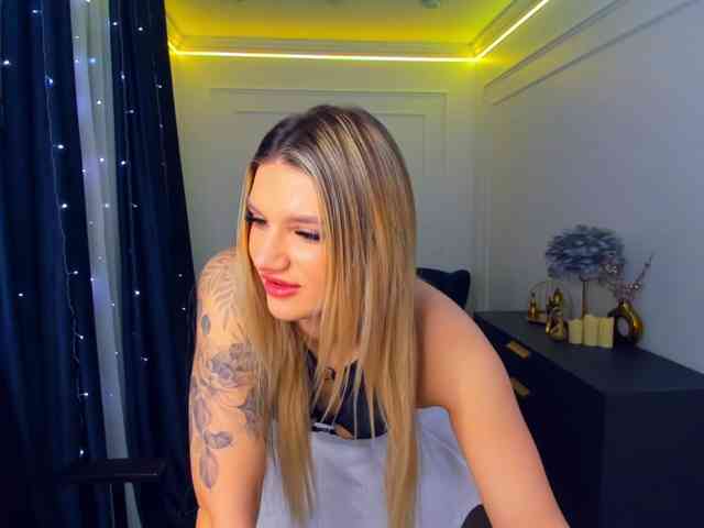 SelenaMoonlight webcam