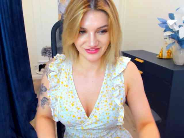 SelenaMoonlight webcam