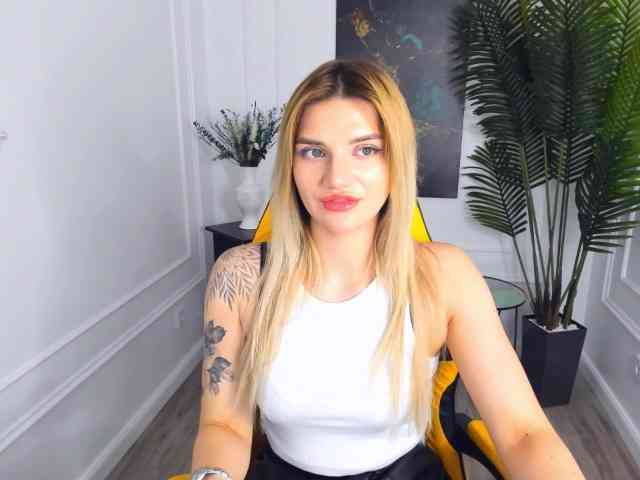 SelenaMoonlight webcam