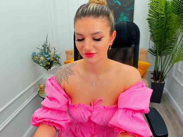 SelenaMoonlight webcam