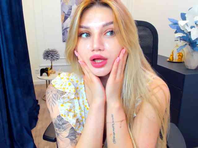 SelenaMoonlight webcam