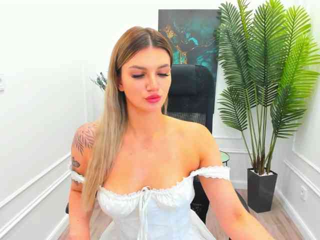SelenaMoonlight webcam