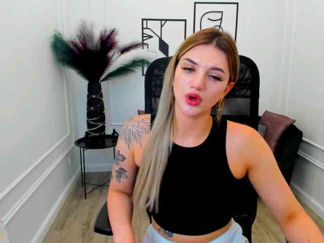 SelenaMoonlight webcam