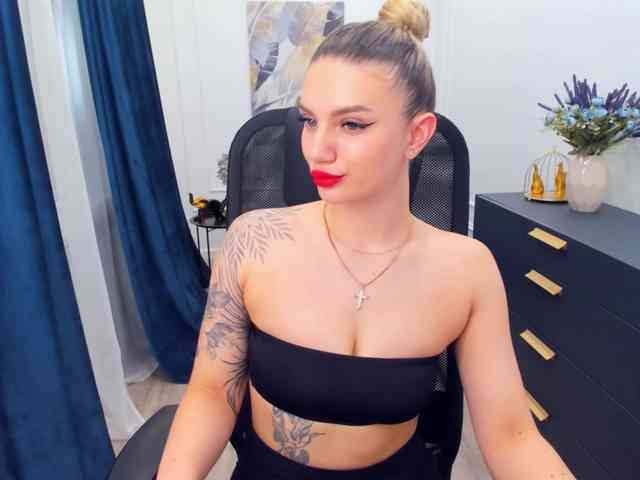 SelenaMoonlight webcam