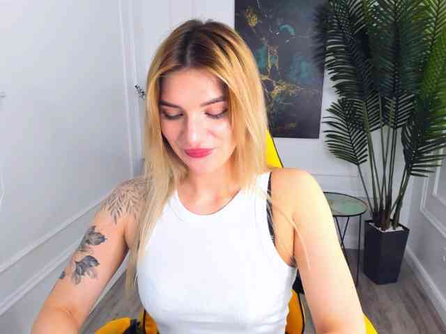 SelenaMoonlight webcam