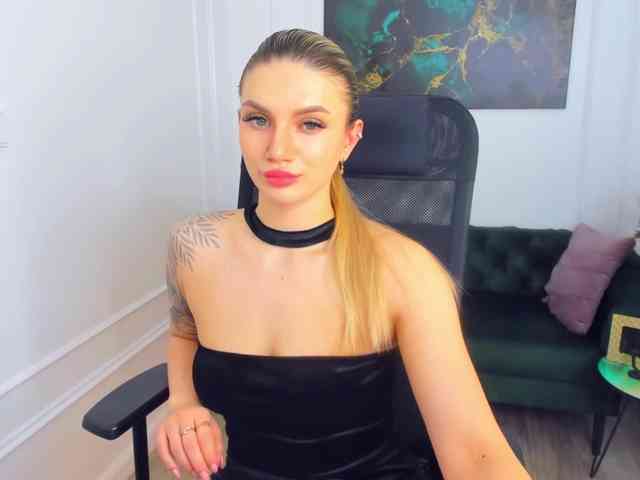 SelenaMoonlight webcam