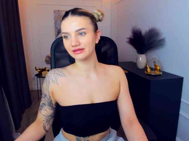 SelenaMoonlight webcam