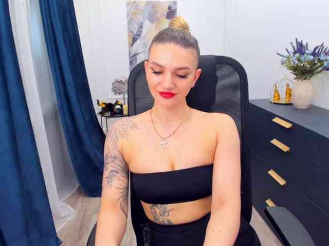 SelenaMoonlight webcam