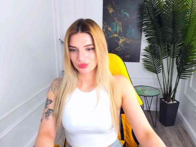 SelenaMoonlight webcam