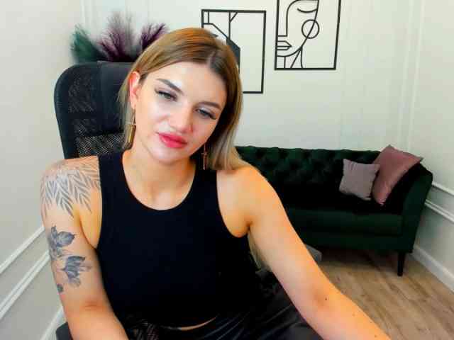 SelenaMoonlight webcam