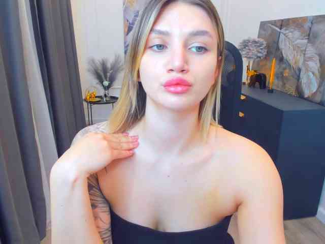 SelenaMoonlight webcam