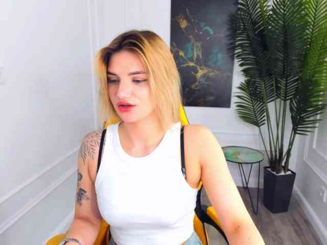 SelenaMoonlight webcam