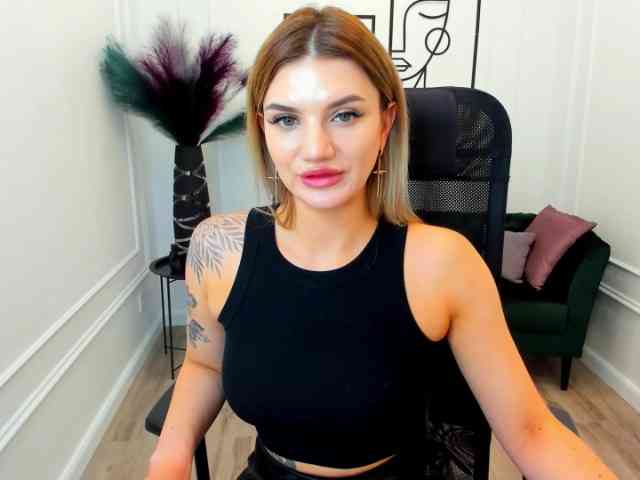 SelenaMoonlight webcam