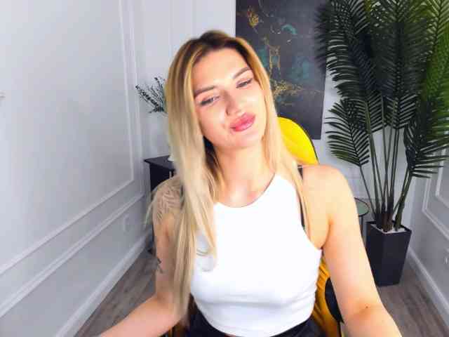 SelenaMoonlight webcam