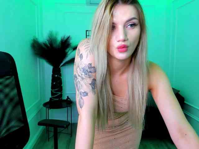 SelenaMoonlight webcam
