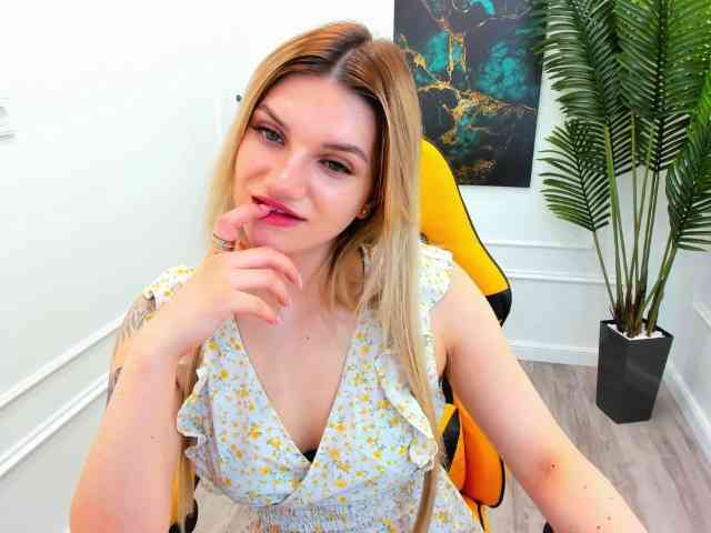 SelenaMoonlight webcam