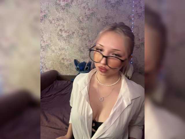 le modèle SEX_NIGHT est en webcam porno dans un show sur le site bongacams, il possède les tags suivants: White/Caucasian,Blonde,Shaved