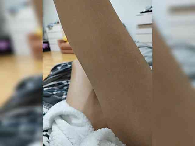 axydivitelna Live Webcam on BongaCams