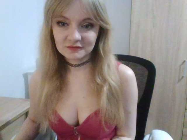 AlmaNatural webcam bongacams model stream image