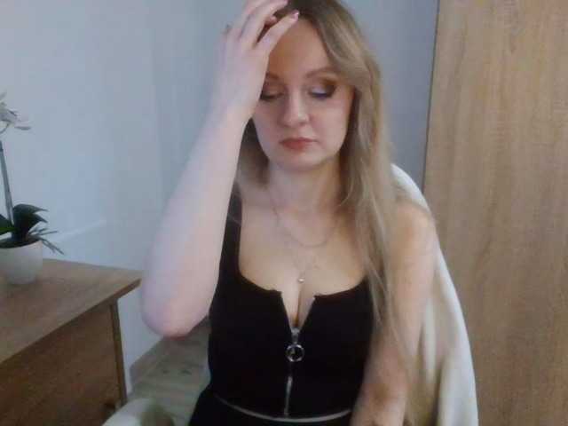 AlmaNatural webcam bongacams model stream image