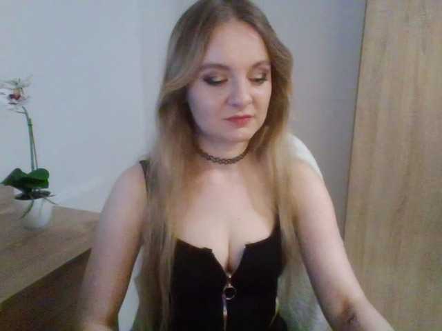 AlmaNatural webcam bongacams model stream image