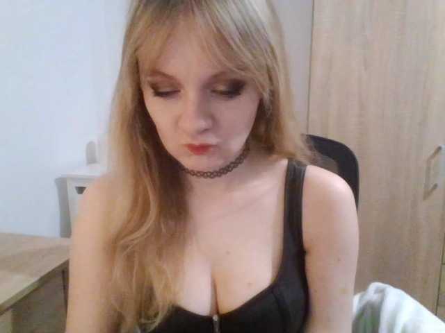AlmaNatural webcam bongacams model stream image