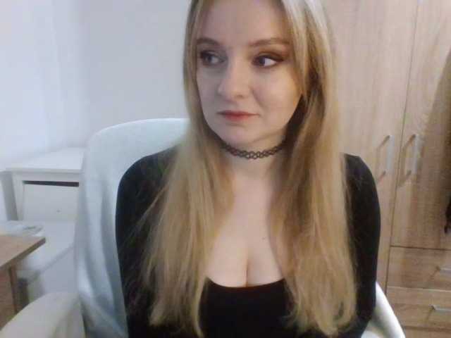 AlmaNatural webcam bongacams model stream image