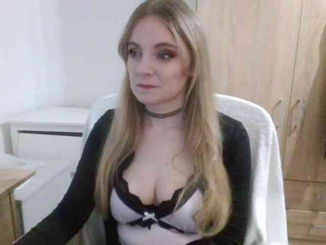 AlmaNatural Live Webcam on BongaCams