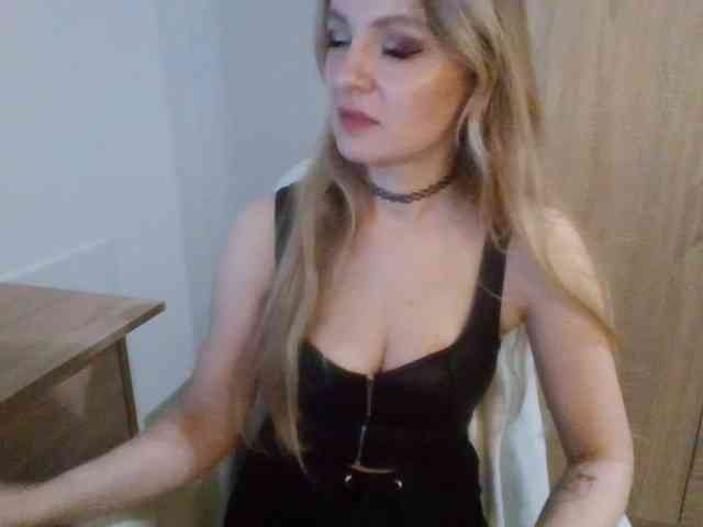 live sex camera AlmaNatural