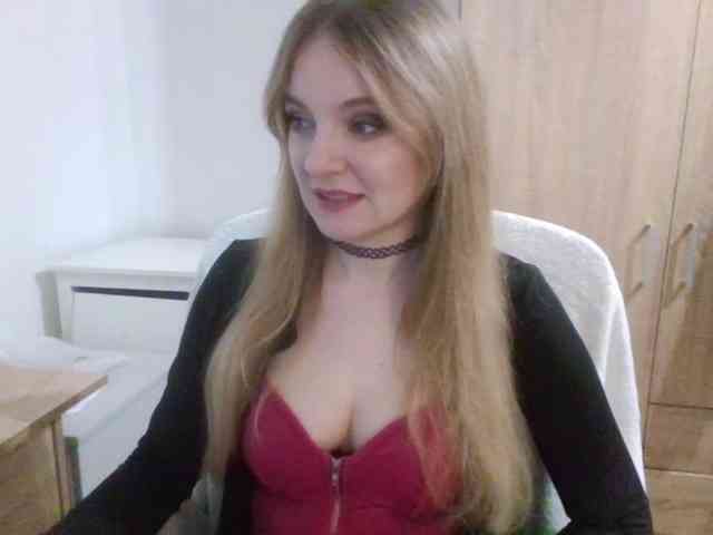 AlmaNatural Live Webcam on BongaCams