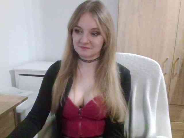 AlmaNatural Live Webcam on BongaCams