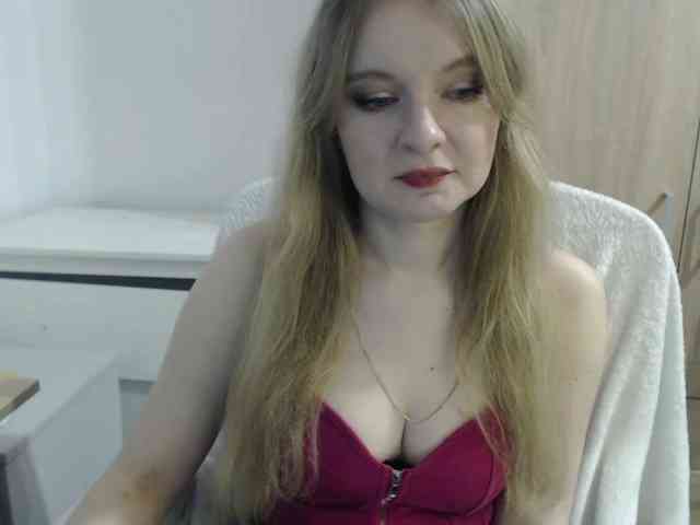 AlmaNatural Live Webcam on BongaCams
