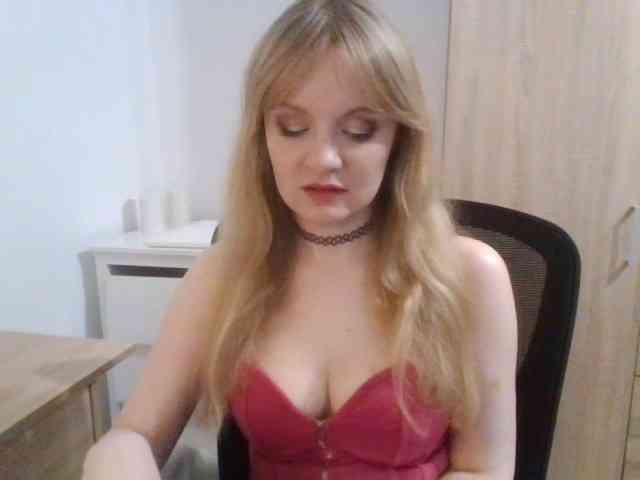 AlmaNatural Live Webcam on BongaCams