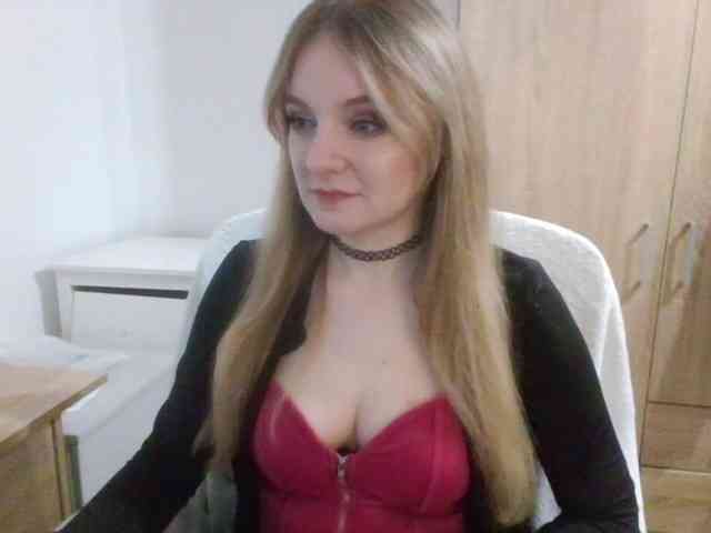 AlmaNatural Live Webcam on BongaCams