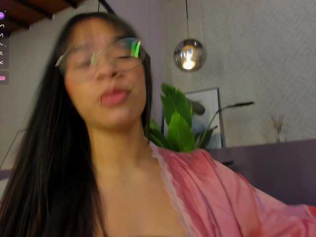  KimHiltton chat room