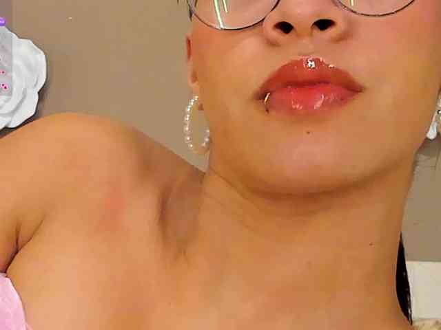 KimHiltoon webcam