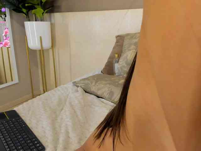 KimHiltoon webcam